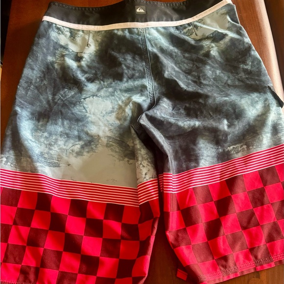 Quicksilver Men’s Bathing Suit / Board shorts Size 28 - Picture 3 of 7